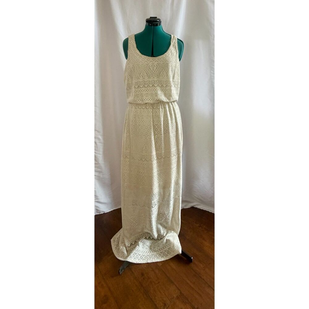 London Times cream sleeveless blouson lace dress. Size 8